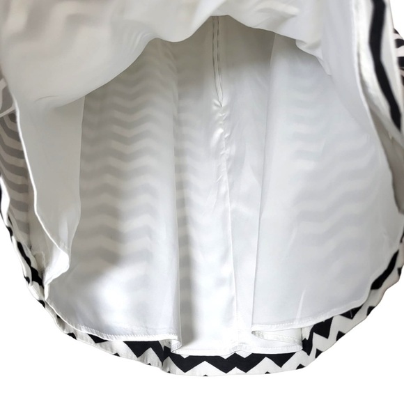 White House Black Market VNeck Chevron Box Pleated Mini Dress in Black/White - Picture 4 of 11